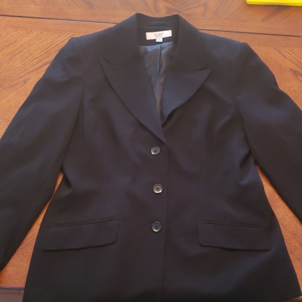 Le suit womens  suit coat size 16